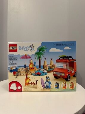 NWT Lego Bluey Beach & Family Car Trip Set
